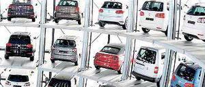 Zwölf Marken unter einem Dach. Der Volkswagen-Konzern, hier das VW-Auslieferungszentrum in Wolfsburg, erlöste 2012 mehr als 192 Milliarden Euro. Foto: Reuters