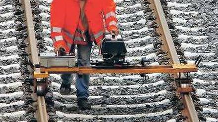 Nur keine Eile. Für die Bahn gebe es keinen Anreiz, bei Vollsperrungen zügig zu bauen, kritisiert der Chef des Verkehrsverbunds Berlin-Brandenburg.