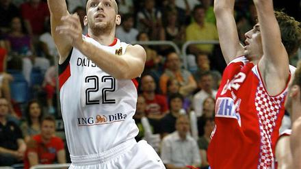 Tim Rakete. Ohlbrecht (l.) unterzeichnete einen Vertrag bei den Houston Rockets. 