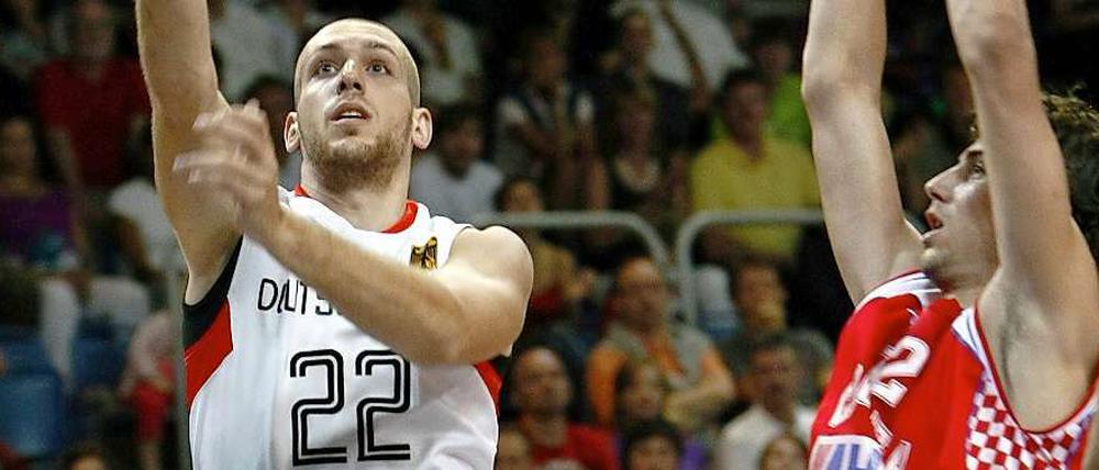 Tim Rakete. Ohlbrecht (l.) unterzeichnete einen Vertrag bei den Houston Rockets.