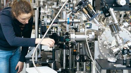 Kamera für Atome. Der Laser „Flash“ erzeugt hartes UV-Licht. Damit können Forscher Veränderungen an Molekülen abbilden.