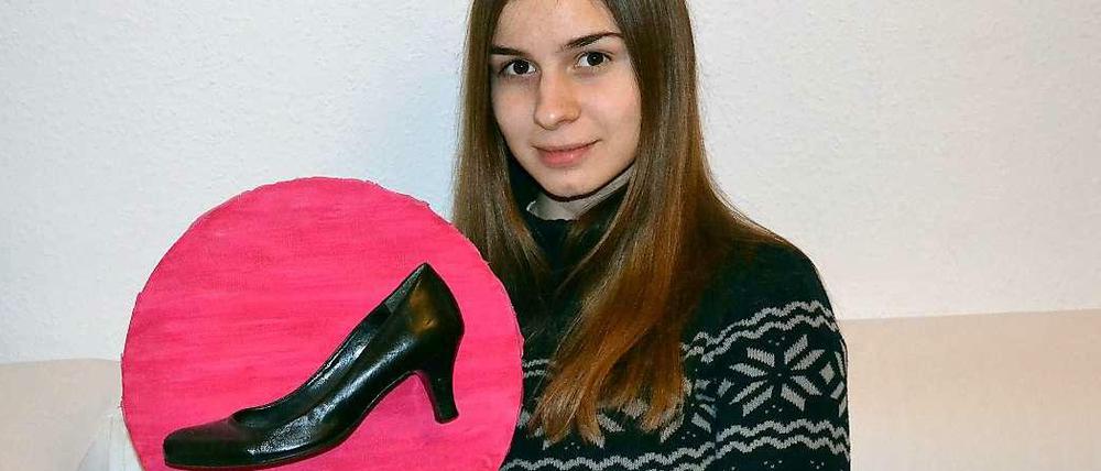 Tanzschuh auf rosa Leinwand - und schon fällt das Lernen wieder leichter.