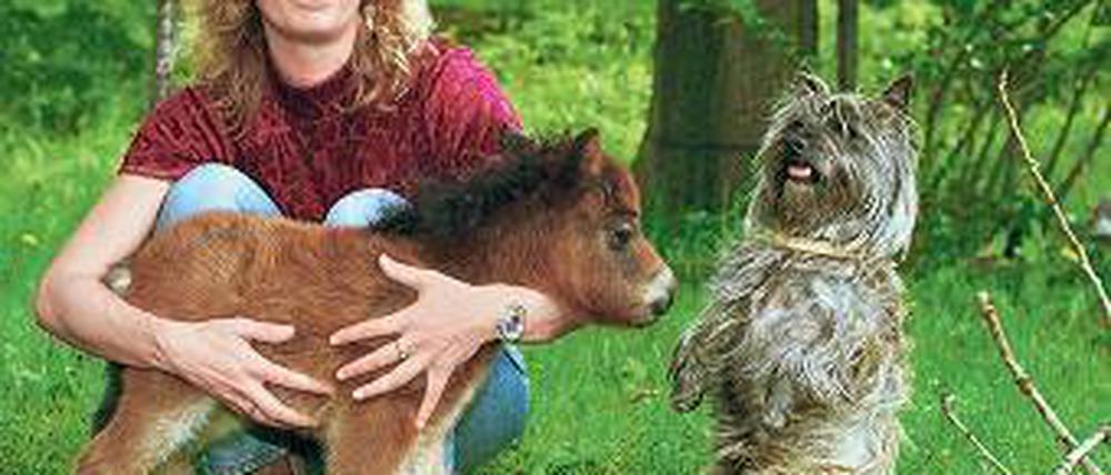 Von Gott be-fohlen. Es gibt immer Gründe, ein Tierbaby abzubilden. Foto: dpa