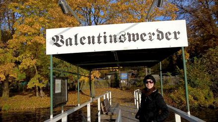 An der Landungsbrücke raus. Auf Valentinswerder gibt es eigentlich nicht viel, nur farbenfrohe Natur und schöne Wochenendhäuschen. 