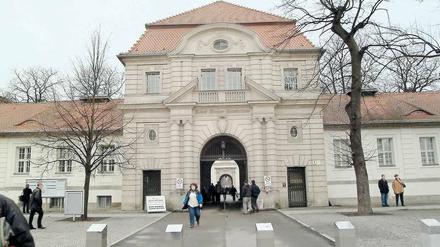 Auf einer Intensivstation des Virchow-Klinikums Wedding sind Patienten mit hoch resistenten Erregern infiziert.