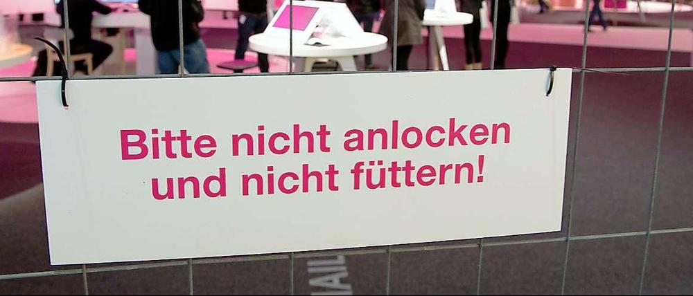 Dieses Schild ist Teil der Dekoration eines Cebit-Ausstellers, der Slogan beschreibt aber auch recht gut die Zuwanderungspolitik der Bundesregierung.