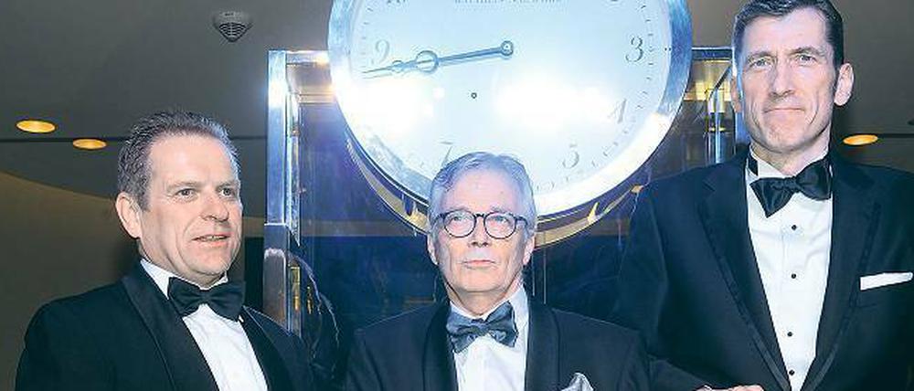 Luxus als Schlüssel zum Glück. Simon Vincent, Präsident bei Hilton Worldwide, Patrice Brunet, Manager des Astoria-Investors Swan Operations, und Generaldirektor Friedrich Niemann (von links) bei der Eröffnung des Waldorf-Astoria-Hotels.