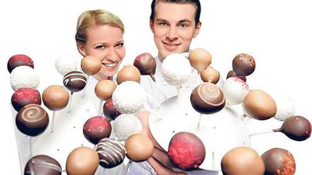 Sind sie nicht süß? Isabel Eschenweck und Benjamin Hoffmeier, auch privat ein Paar, backen zusammen. 