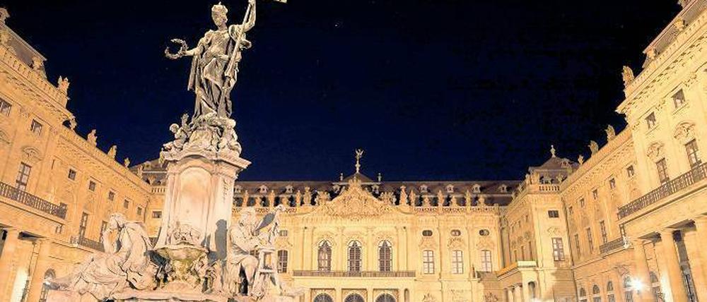 Würzburger Residenz mit Frankonia-Brunnen, das fränkische Versailles der Fürstbischöfe.