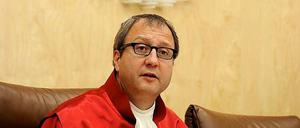 Hat durch ein Hintergrundgespräch mit Journalisten zum Thema Homo-Ehe die CDU verärgert: Der Präsident des Bundesverfassungsgerichts Andreas Voßkuhle. 