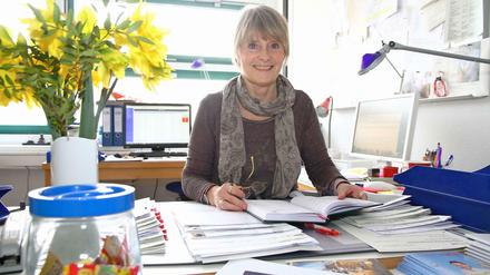 Die Ruhe selbst. Jeanette Fraede arbeitet seit 25 Jahren als Sekretärin an der John-F.-Kennedy-Schule in Zehlendorf.