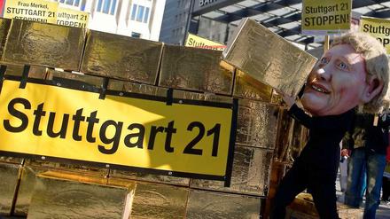 Das Milliardengrab Stuttgart 21 - so sahen die Demonstranten das Bauvorhaben. Der Aufsichtsrat entschied sich am Tiefbahnhof festzuhalten.