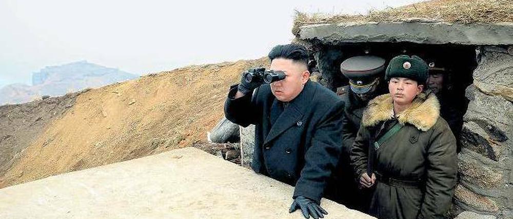 Erst diese Woche inspizierte Nordkoreas Führer Kim Jong Un Anlagen an der Grenze zu Südkorea. Dass er den Nichtangriffspakt mit Seoul aufgekündigt hat, beunruhigt auch dessen Schutzmacht China.