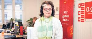 Gute Taten im Netz. Claudine Krause, 65, pensionierte Grundschullehrerin aus Wannsee, berät über das Internet Jugendliche in Not.