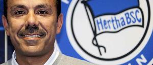 Dresden im Blick: Herthas Trainer Jos Luhukay.