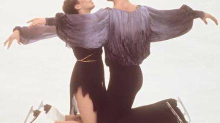 Den Ton perfekt getroffen. Die Olympiakür von Jayne Torvill und Christopher Dean zum Bolero (oben) erhielt 1984 in Sarajevo neunmal die künstlerische Höchstnote. Ein einmaliges Ereignis. Ihre Musikauswahl haben jetzt dennoch die deutschen Paarläufer Aljona Sawtschenko und Robin Szolkowy aufgegriffen.