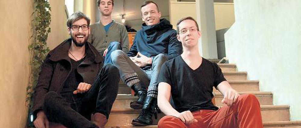 Gründer im Dienste der Allgemeinheit. David Barnowsky, Daniel Frese, Ernest Karlsons und Florian Purchess (v.l.n.r.) verdienen mit ihrer Plattform noch kein Geld. Das wollen sie aber noch – durch Premium Features und gewerbliche Anzeigen.