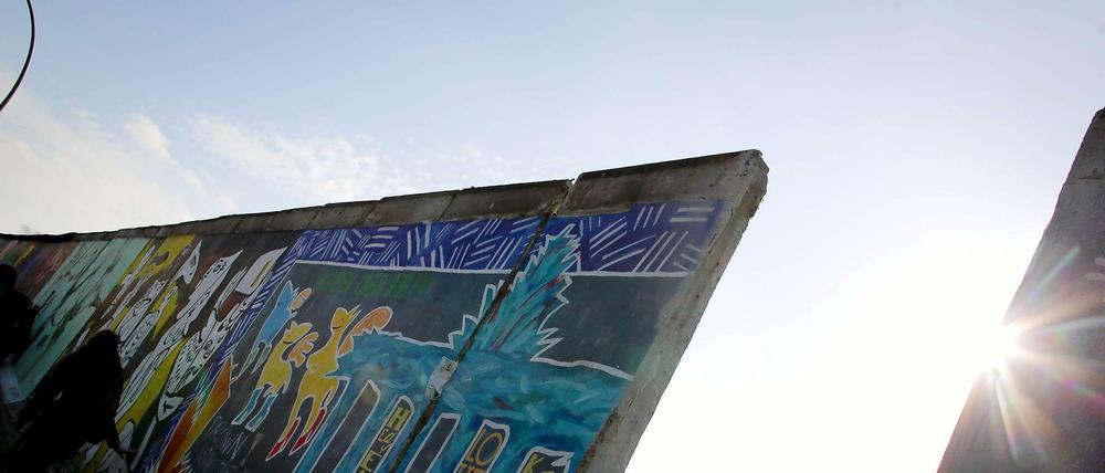 In der East Side Gallery klafft derzeit ein Loch - doch es könnte wieder geschlossen werden.
