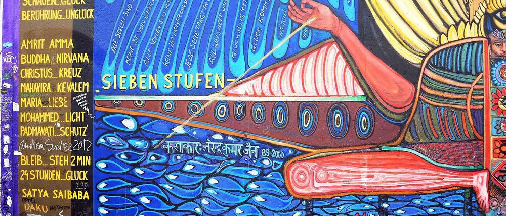 Buntes Kunstwerk mit Geschichte: die East Side Gallery. 