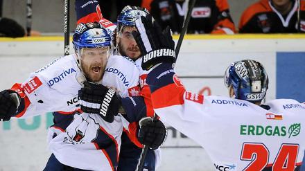 Da jubelt er noch. Seit 2004 spielte Ustorf für die Eisbären.