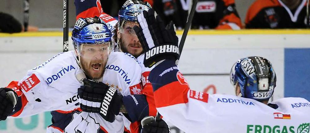 Da jubelt er noch. Seit 2004 spielte Ustorf für die Eisbären.