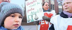 Pädagogen im Streik. Die Lehrer haben vor allem auch gegen Ungleichbehandlung mit ihren verbeamteten Kollegen demonstriert.
