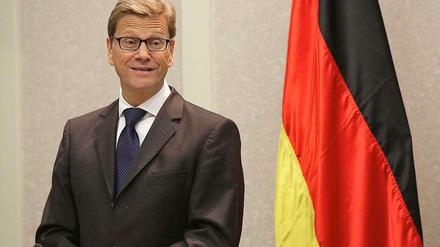 Guido Westerwelle attackiert die Union in Sachen Gleichstellung homosexueller Lebenspartnerschaften.