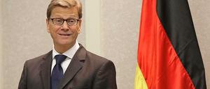 Guido Westerwelle attackiert die Union in Sachen Gleichstellung homosexueller Lebenspartnerschaften.