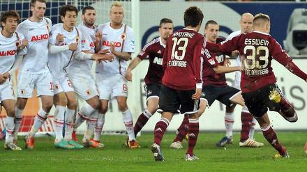 Die Mauer muss weg: Alexander Esswein schießt und trifft zum 2:1.