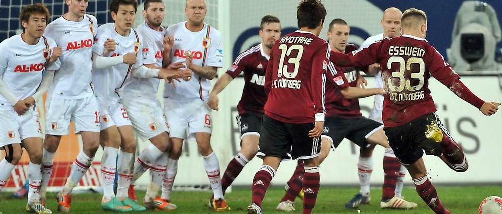 Die Mauer muss weg: Alexander Esswein schießt und trifft zum 2:1.