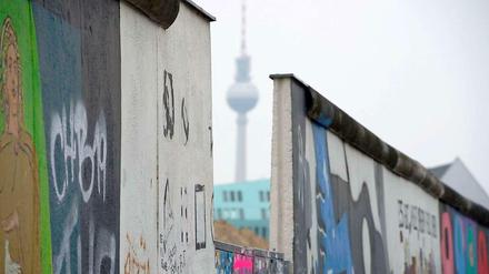 Viel ist allerdings nicht übrig von der eigentlichen Historie an der Berliner East-Side-Gallery.