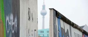 Viel ist allerdings nicht übrig von der eigentlichen Historie an der Berliner East-Side-Gallery.