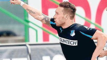 Fingerzeig im Abstiegskampf. Hoffenheims Tobias Weis hatte großen Anteil am Sieg seiner Mannschaft. Der Mittelfeldspieler bereitete beim 3:0-Sieg der TSG in Fürth einen Treffer vor und erzielte einen weiteren selbst.