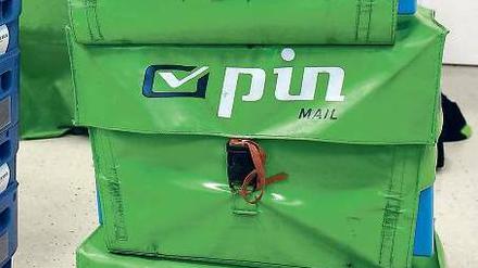 Stapelweise Daten. Die Pin Mail AG fotografiert jeden Umschlag von Behörden und Großkunden und speichert die so erfassten Adressdaten der Empfänger. 