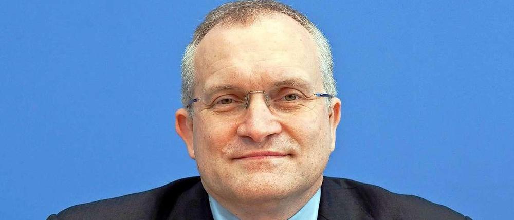 Christoph Schmidt, Vorsitzender der "Wirtschaftsweisen" warnt vor einem Mindestlohn und dem Aufweichen der Rente mit 67.