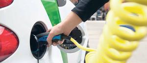 Seltenes Bild. Berlin ist eines von vier Schaufenstern für Elektromobilität. Zu sehen gibt es nach Ansicht von Berlins Regierungschef aber noch nicht viel. Foto: p-a/dpa