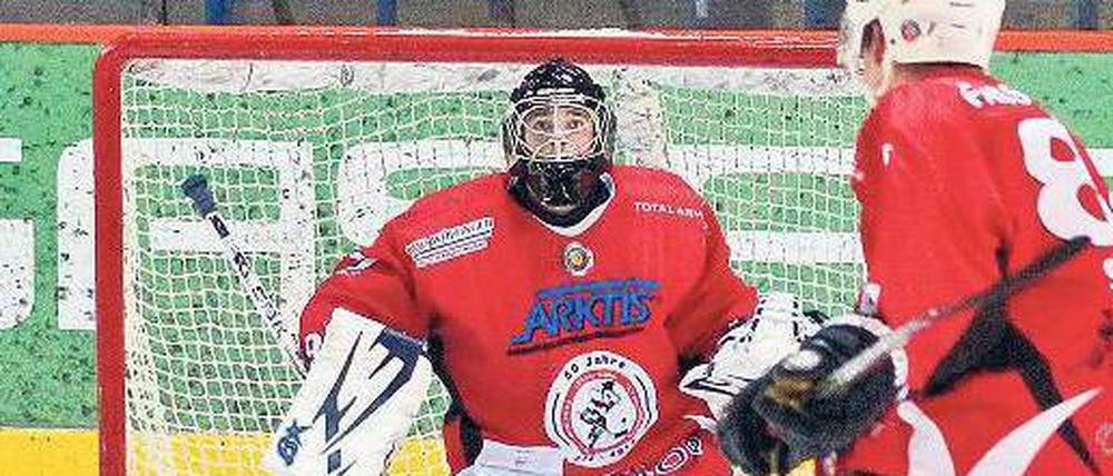 Hintermann. Der 19-jährige Justin Schrörs stand vor seinem Engagement bei den Hamburg Freezers im Tor von Oberligist FASS Berlin.
