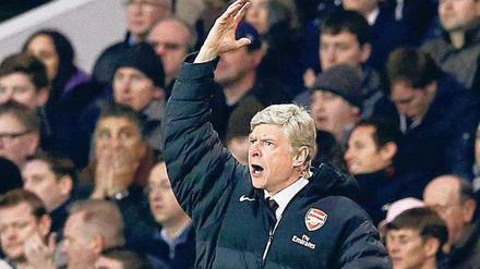 Ärgern mit dem Trainer. Arsene Wengers Ruf hat stark gelitten. Die Arsenal-Defensive macht zu viele Fehler und seine Neuverpflichtungen erreichen nicht das frühere Niveau. 