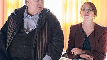 Tragischer Einschlag. Die in Linz/Österreich geborene Schauspielerin ist heute (ARD, 20 Uhr 15) im Psycho-Drama „Bloch – Das Labyrinth“ zu sehen – dem vorletzten Film, den der in der vergangenen Woche verstorbene Dieter Pfaff gedreht hat. Birgit Minichmayr, 35, ist neben ihrem Engagement am Münchner Residenztheater vor allem bekannt aus Filmen wie „Liegen lernen“, „Gnade“ von Matthias Glasner oder Maren Ades „Alle Anderen“, wofür sie 2009 den Silbernen Bären gewann. Foto: ARD