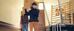 Ausweg Umzug. Wenn die Mietkosten zu hoch sind, müssen sich Hartz-IV-Empfänger oft eine billigere Wohnung suchen. Die Zahl der Zwangsumzüge hat sich aber 2012 im Vergleich zum Vorjahr halbiert.