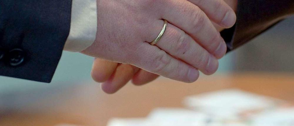 Das neue Gesetz soll sicherstellen, dass der Käufer den Notarvertrag tatsächlich zwei Wochen vor dem Beurkundungstermin zur Prüfung erhält.