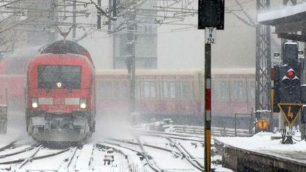 Ziemlich beste Feinde: Die S-Bahn in Berlin und der Schnee.