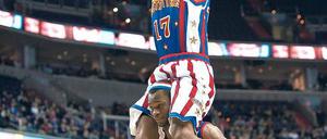 Aufbauarbeit. Die US-Basketballer touren nicht nur zum Spaß um die Welt. Foto: AFP