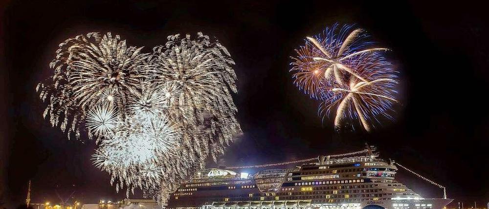 Jubelstimmung. Am Sonnabend ist das neue Kreuzfahrtschiff "Aida Stella" in Warnemünde feierlich getauft worden. Immer mehr Urlauber zieht es auf hohe See. 