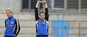 Überdehnt? Das Verhältnis von Teamchef Sami Hyypiä (links) und seinem Kollegen Sascha Lewandowski soll schon länger überstrapaziert sein, in der vergangenen Woche machten sie dies erstmals öffentlich.