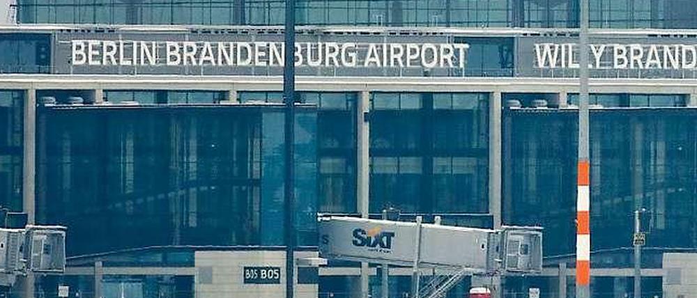 Im Anflug. Der Betrieb von Privatfliegern und Langstreckenmaschinen war am Freitag nicht beeinträchtigt. Aber Nachmittags stockte der Verkehr.