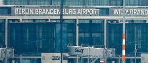 Im Anflug. Der Betrieb von Privatfliegern und Langstreckenmaschinen war am Freitag nicht beeinträchtigt. Aber Nachmittags stockte der Verkehr.