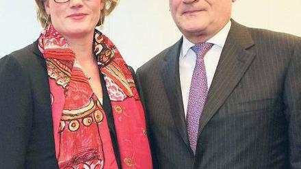 Sie hat das Sagen. Verlegerin Yvonne Bauer und ihr Vater Heinz Bauer. Foto: dpa