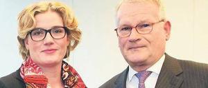 Sie hat das Sagen. Verlegerin Yvonne Bauer und ihr Vater Heinz Bauer. Foto: dpa