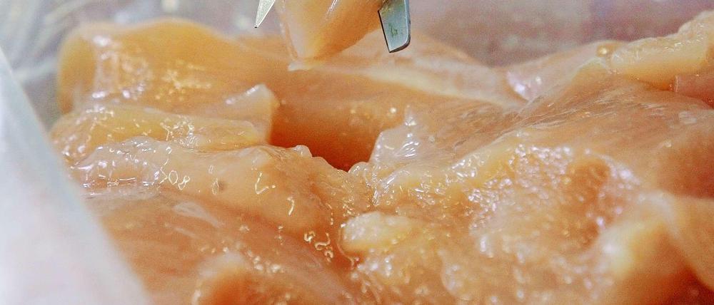Aus Rumänien ist mit Antibiotika belastetes Putenfleisch nach Deutschland gelangt.